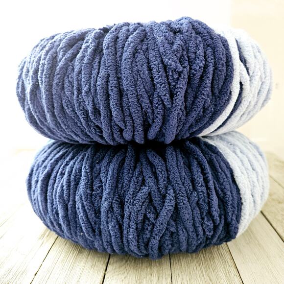 Pair of O'Go Yarspirations Yarns Bernat Inspirations Blanket Sky Blue Ombre - Picture 12 of 15